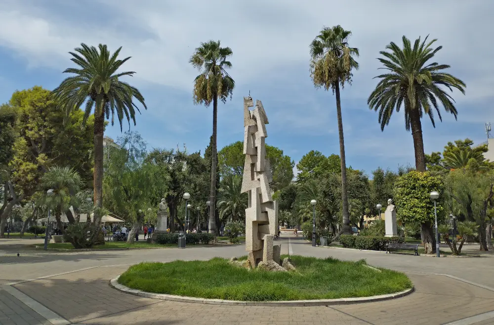 I migliori parchi e giardini di Bari: le oasi verdi della città 8 giardino piazza garibaldi bari