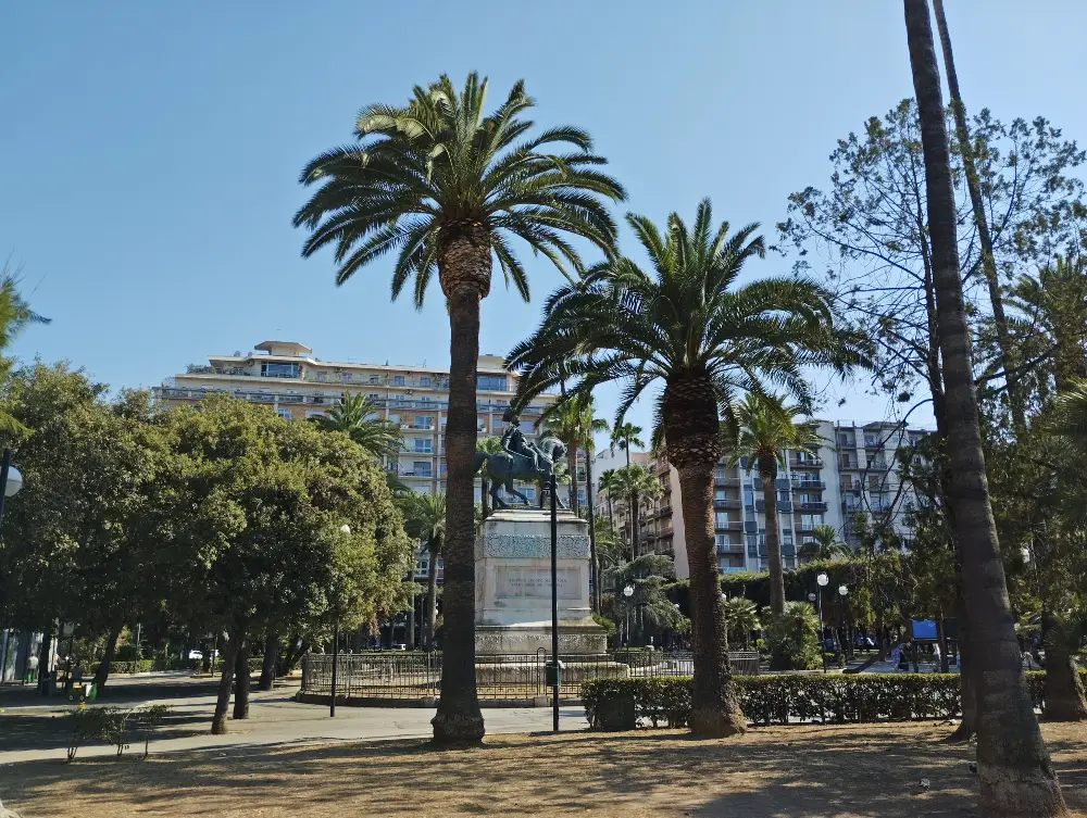 giardino piazza umberto bari 3