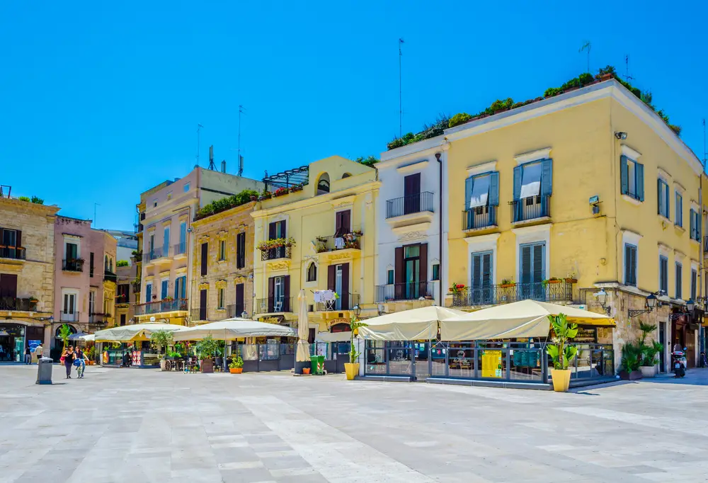 piazza mercantile borgo antico bari