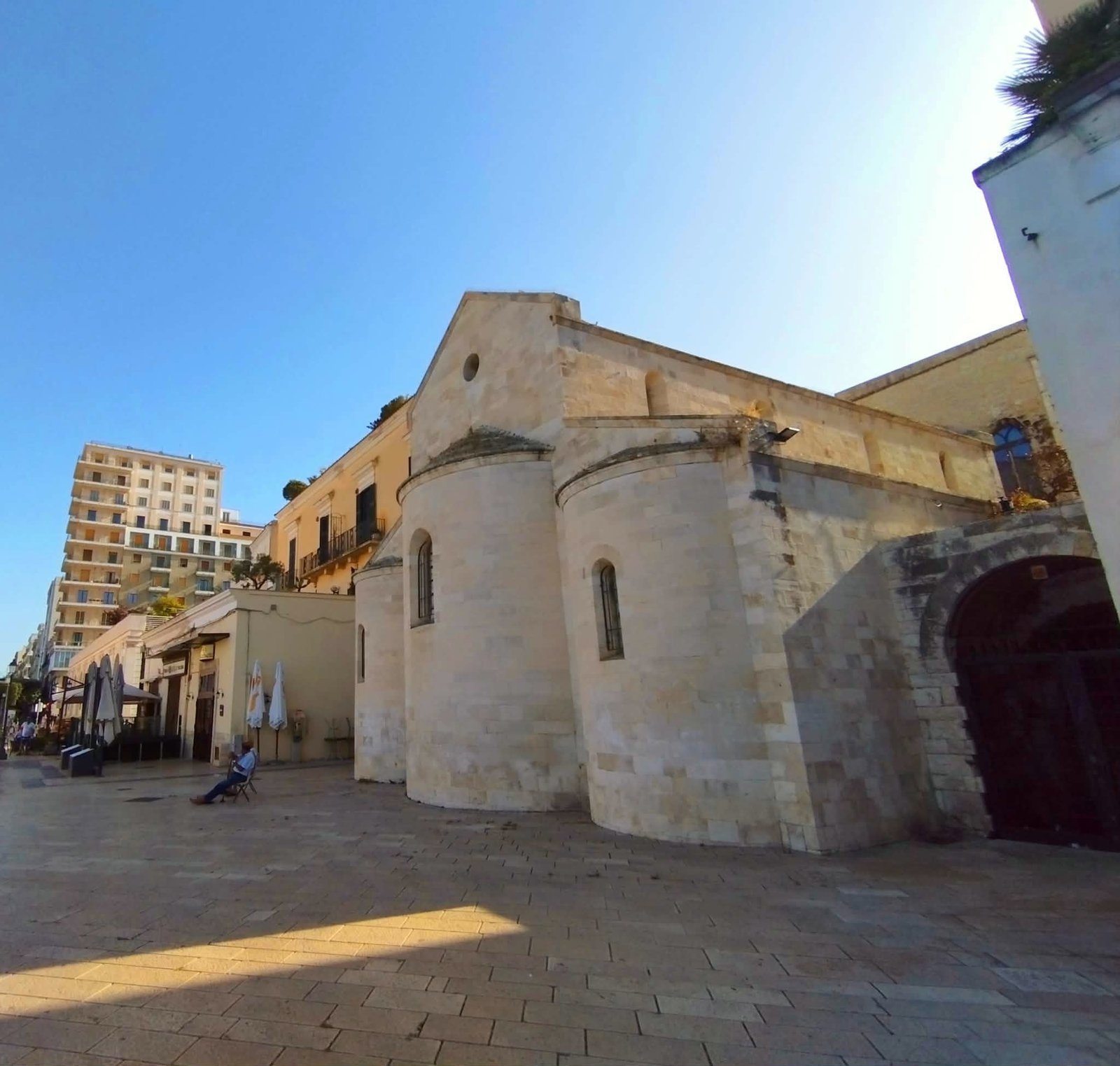 absidi chiesa della vallisa piazza del ferrarese bari
