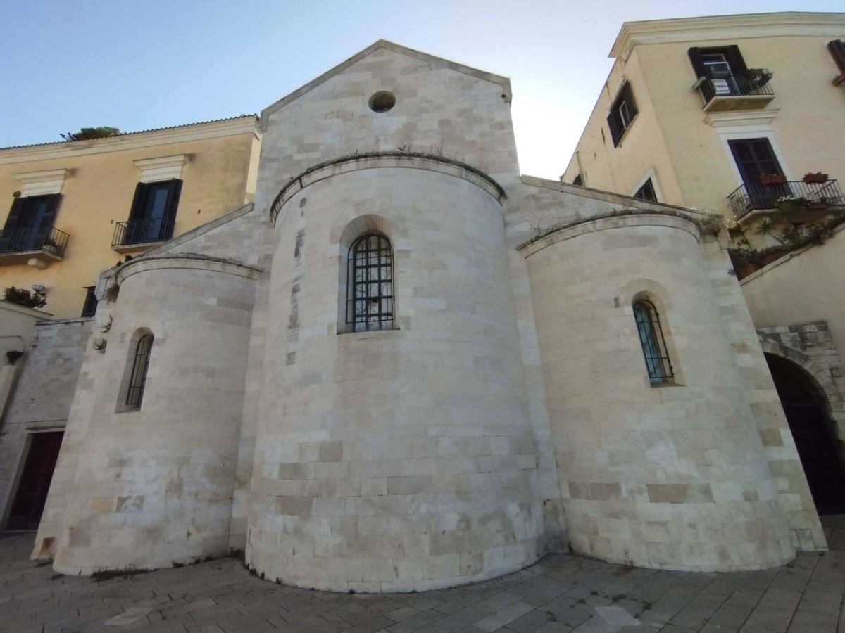 chiesa della vallisa piazza del ferrarese bari