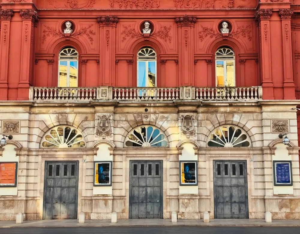 facciata del teatro petruzzelli di bari