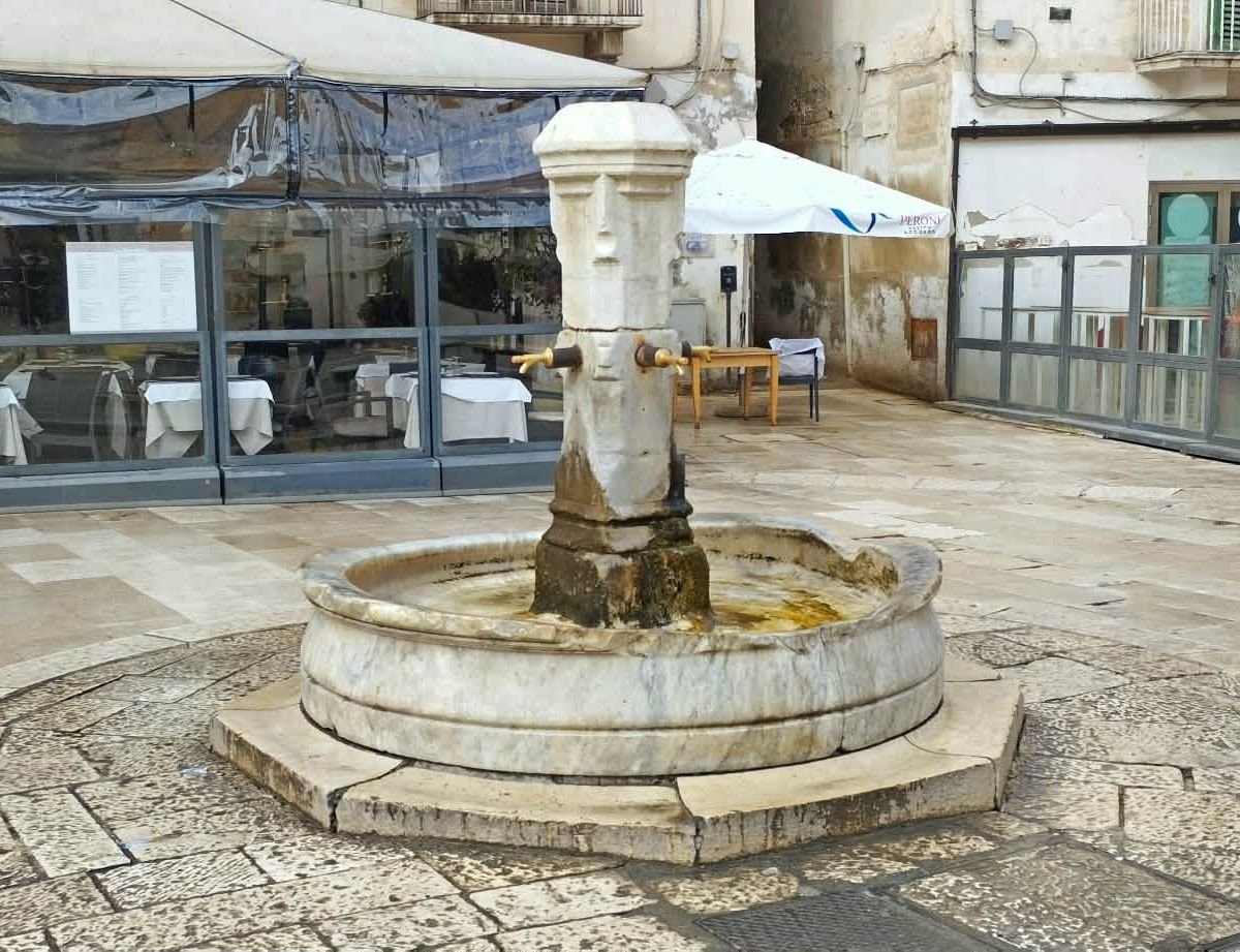 fontana della pigna piazza mercantile bari