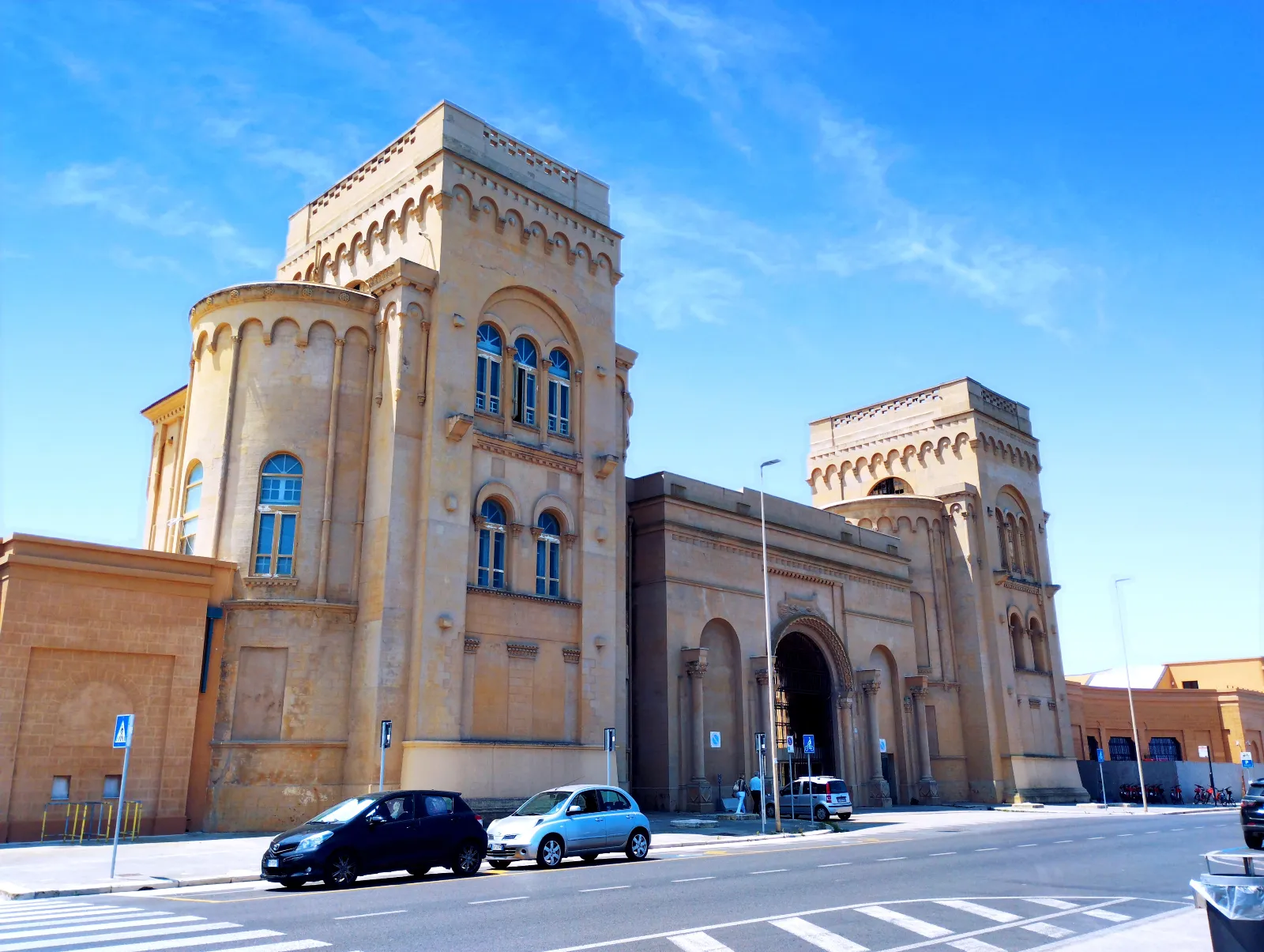 ingresso monumentale fiera del levante bari