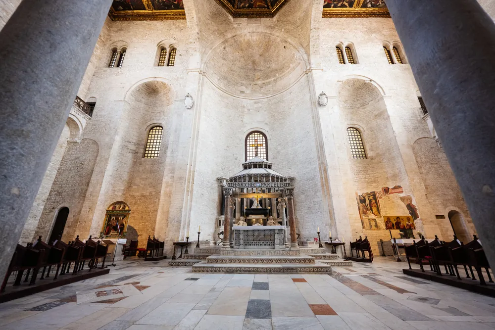 interni basilica di san nicola 1