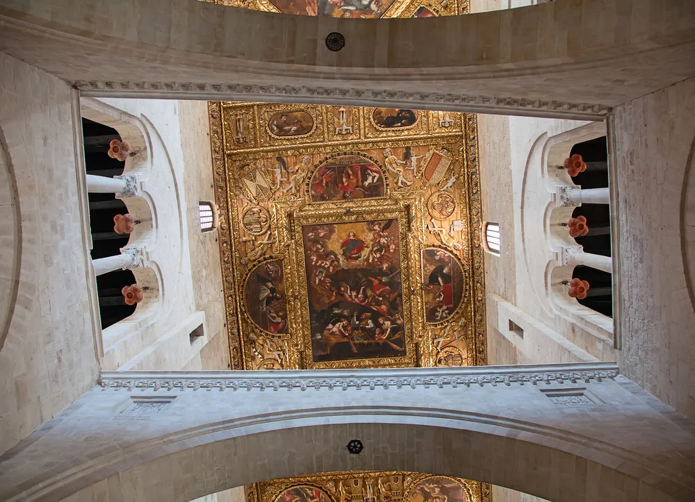 interni basilica di san nicola 2