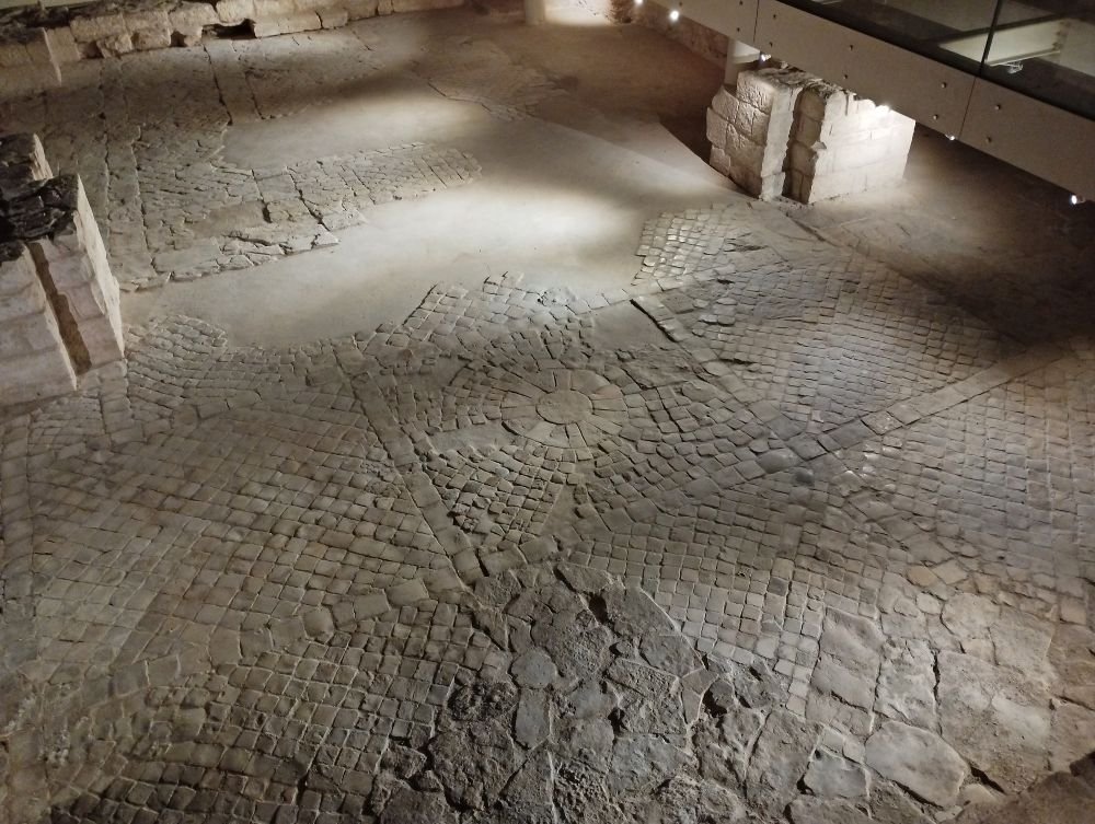 Antico pavimento del Monastero di Santa Scolastica a Bari