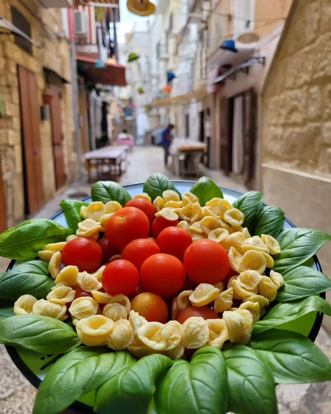 orecchiette e pomodorini arco basso bari vecchia