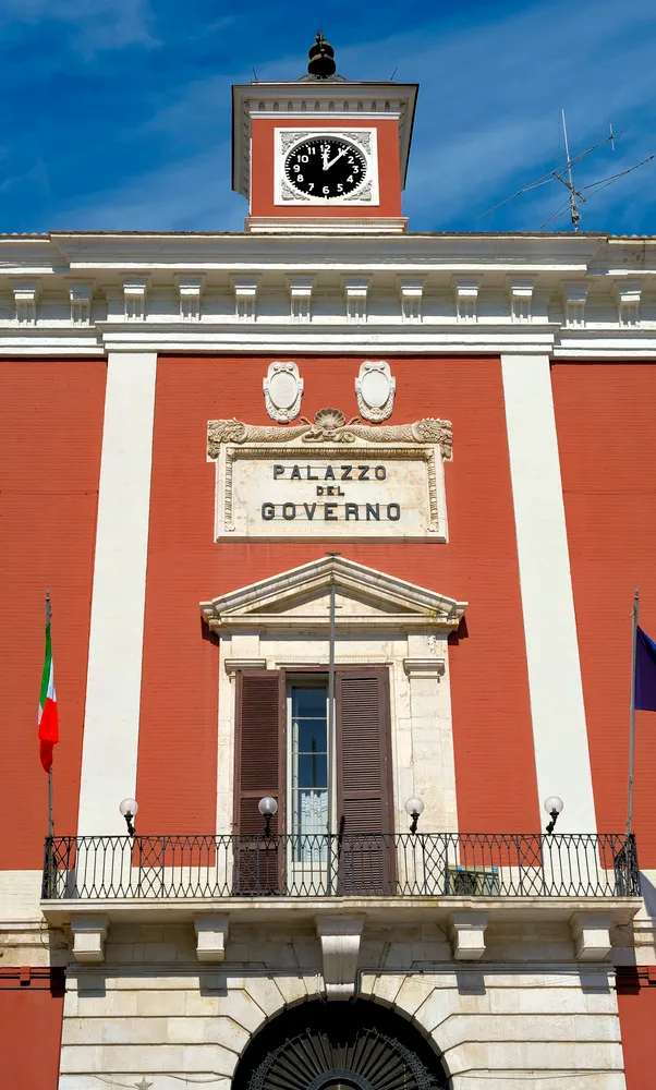 Palazzo della prefettura di Bari: il convento che divenne il cuore del potere locale 2 palazzo del governo di bari