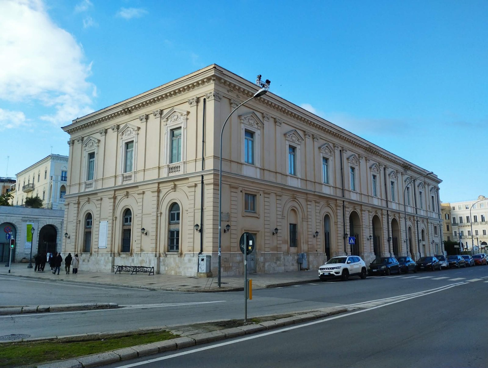 Ex mercato del pesce di Bari: dove il mare incontrava la città a Piazza del Ferrarese 2 palazzo ex mercato del pesce bari vecchia