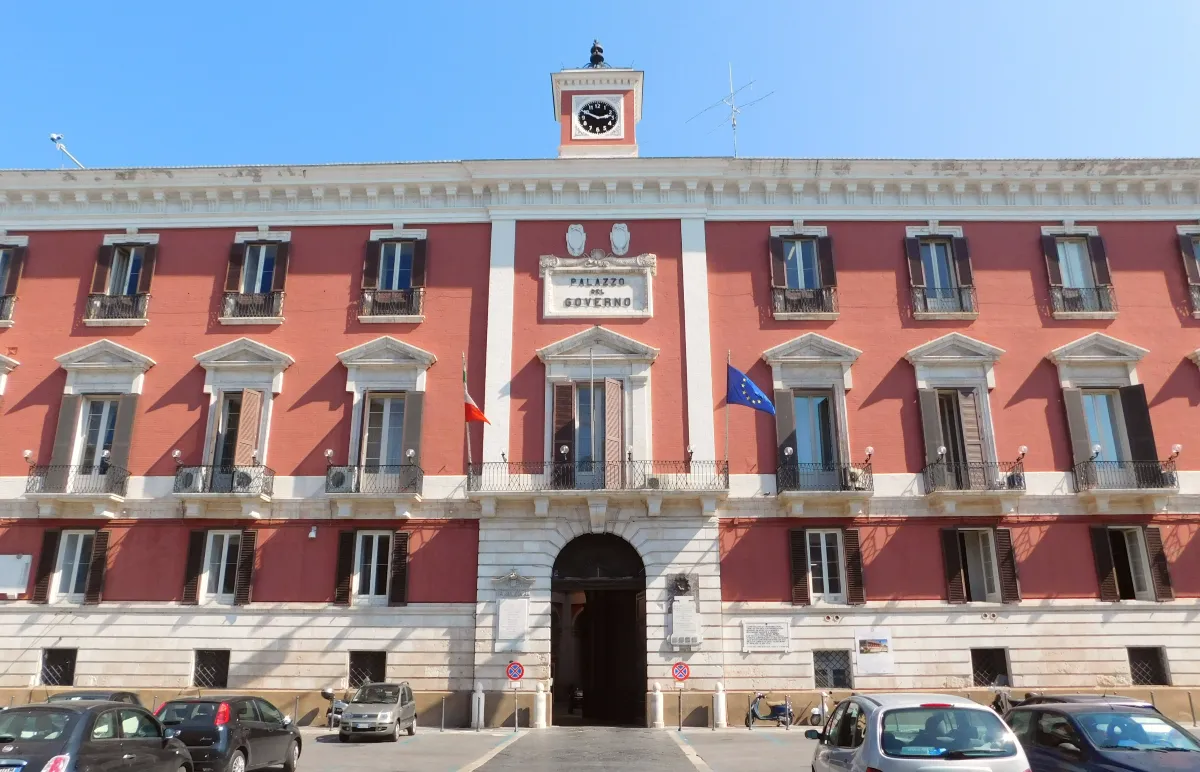Palazzo della prefettura di Bari: il convento che divenne il cuore del potere locale 1 palazzo prefettura di bari