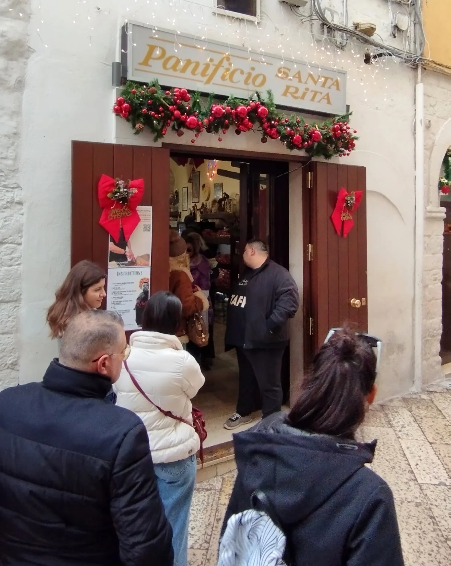 Dove mangiare i migliori panzerotti a Bari (senza ustionarsi) 4 panificio santa rita bari vecchia