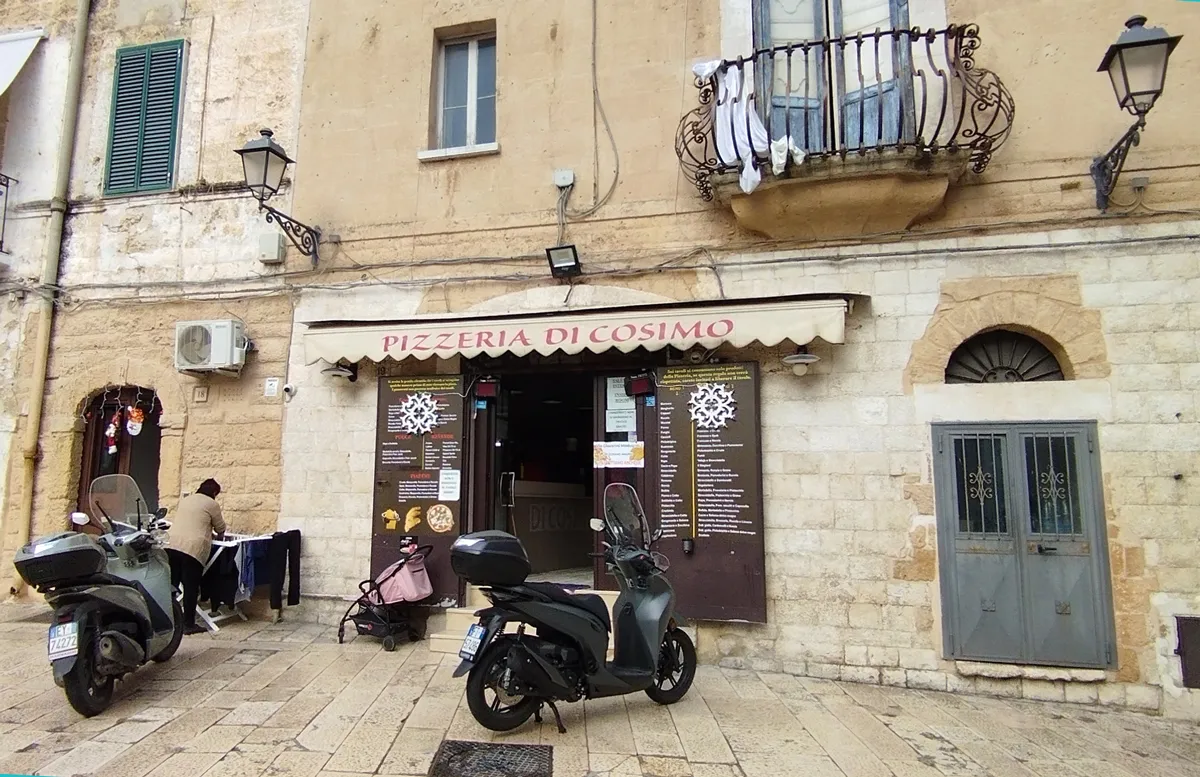 Dove mangiare i migliori panzerotti a Bari (senza ustionarsi) 10 panzerotti pizzeria di cosimo largo albicocca