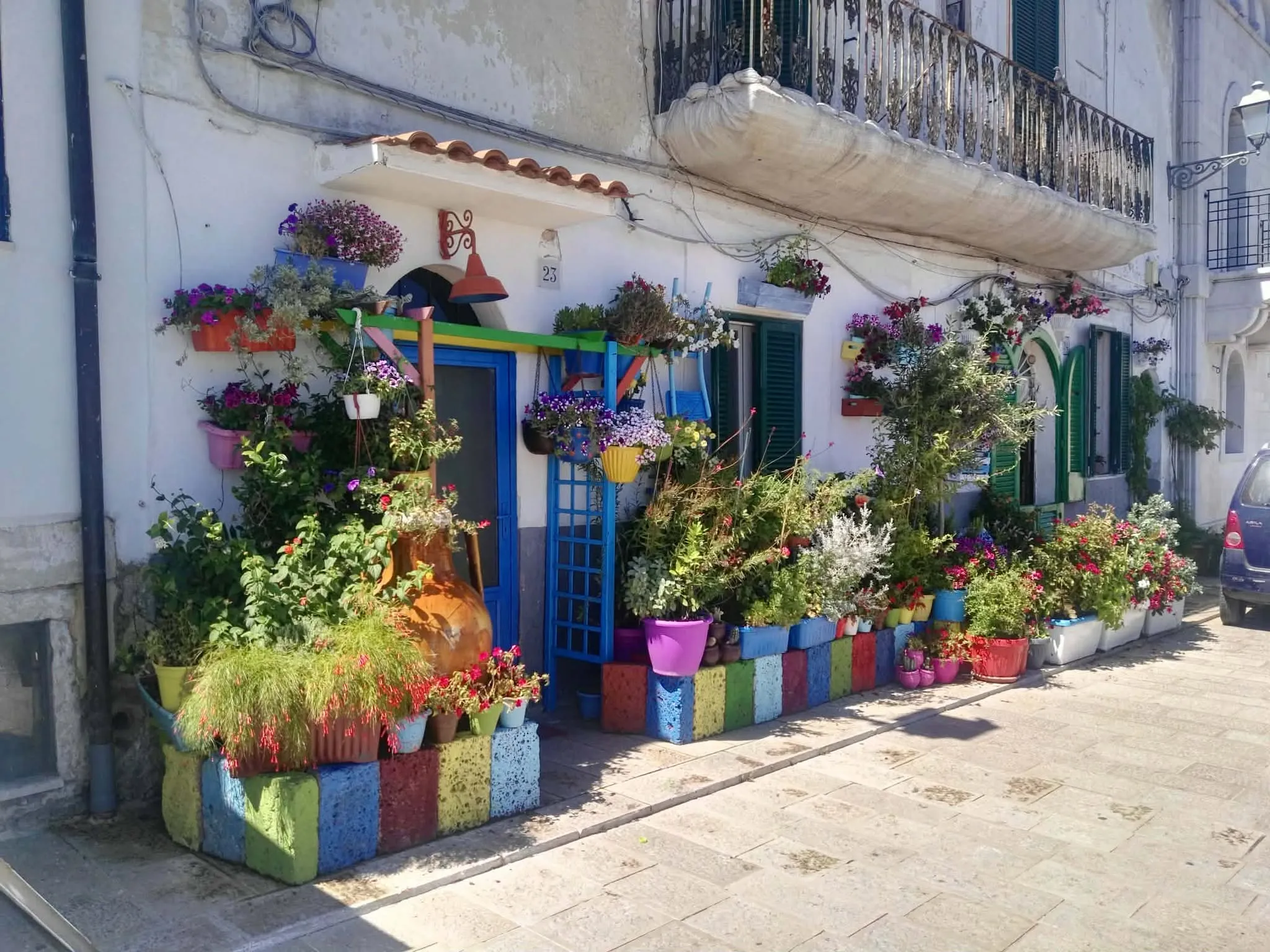 piccolo bb sulla muraglia di bari vecchia
