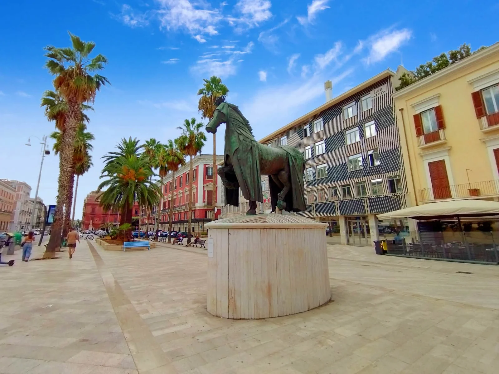 statua cavallo corso vittorio emanuele bari