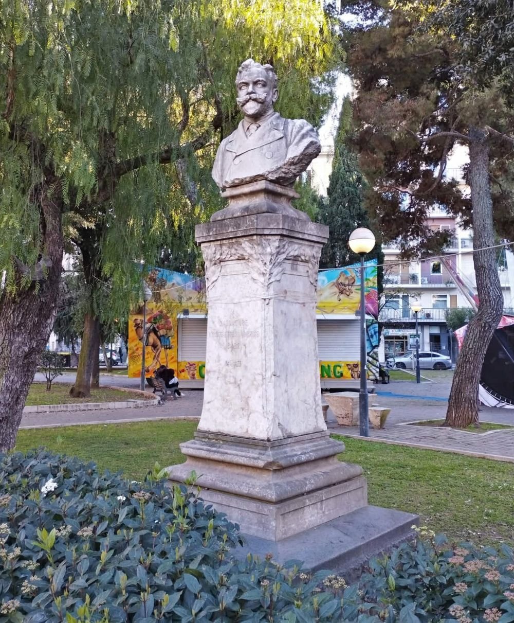 statua giuseppe capruzzi bari