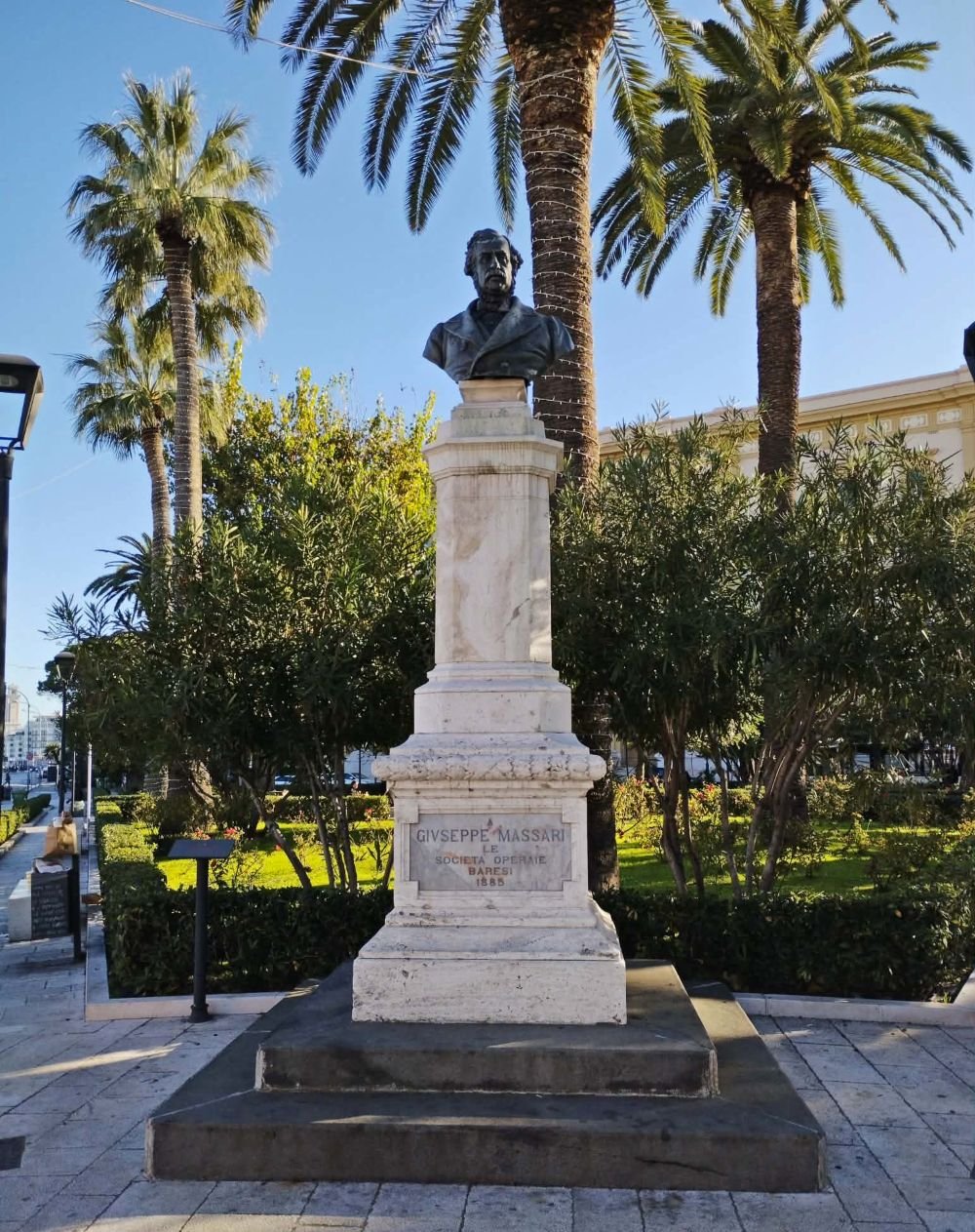 statua giuseppe massari bari