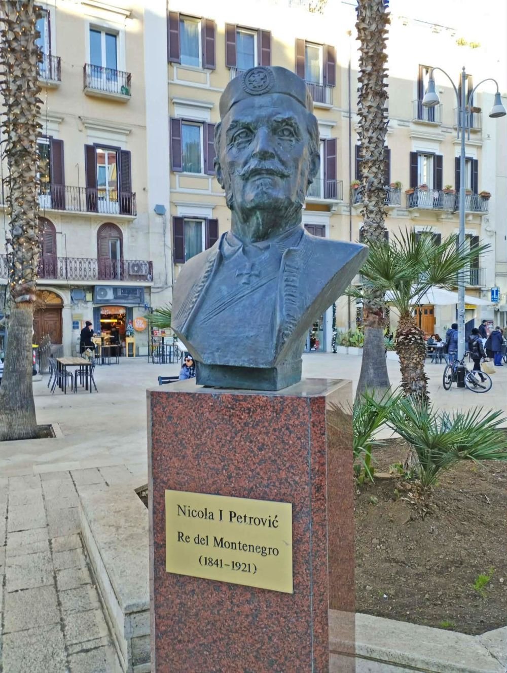 statua nikola I petrovic corso vittorio emanuele bari