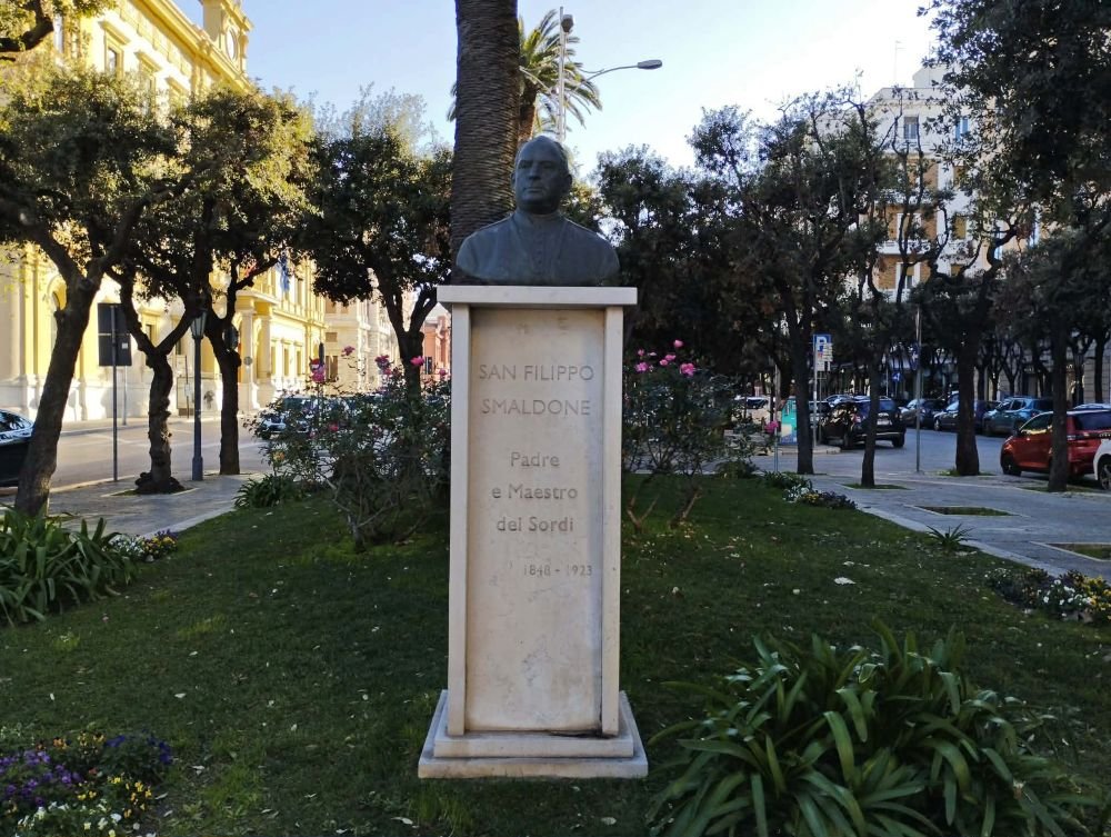 statua san filippo smaldone bari