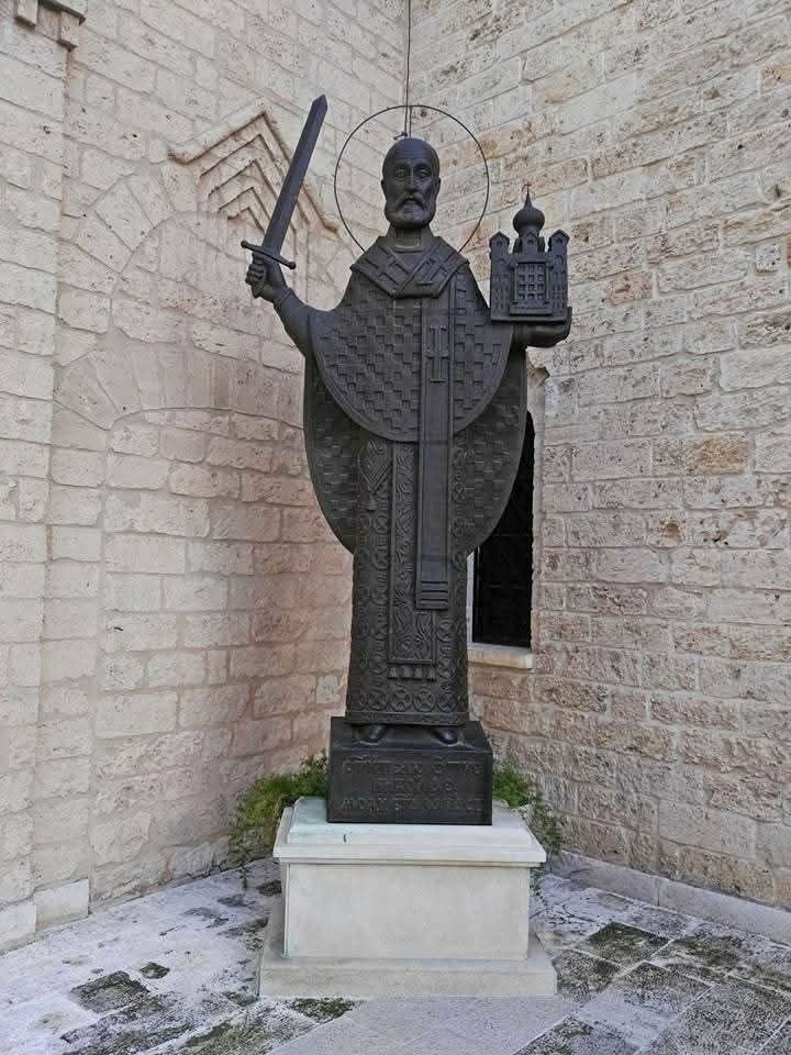statua san nicola chiesa russa ortodossa bari