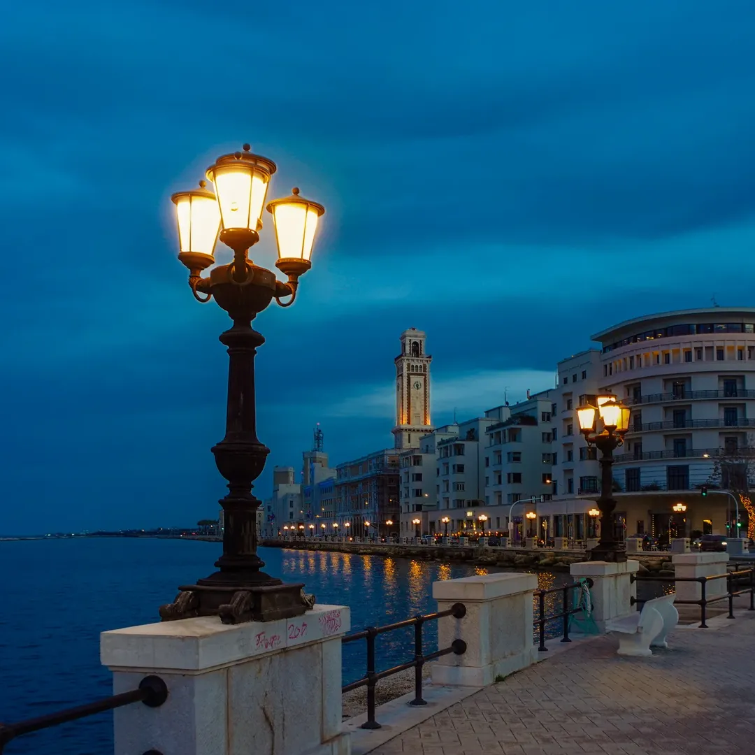 L'ora d'oro di Bari: dove guardare il tramonto sul mare 3 tramonto rotonda piazza diaz lungomare bari