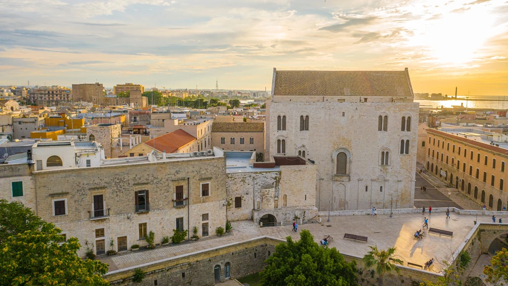 Muraglia di Bari Vecchia: una passeggiata tra le antiche mura del capoluogo pugliese 16 muraglia di bari puglia