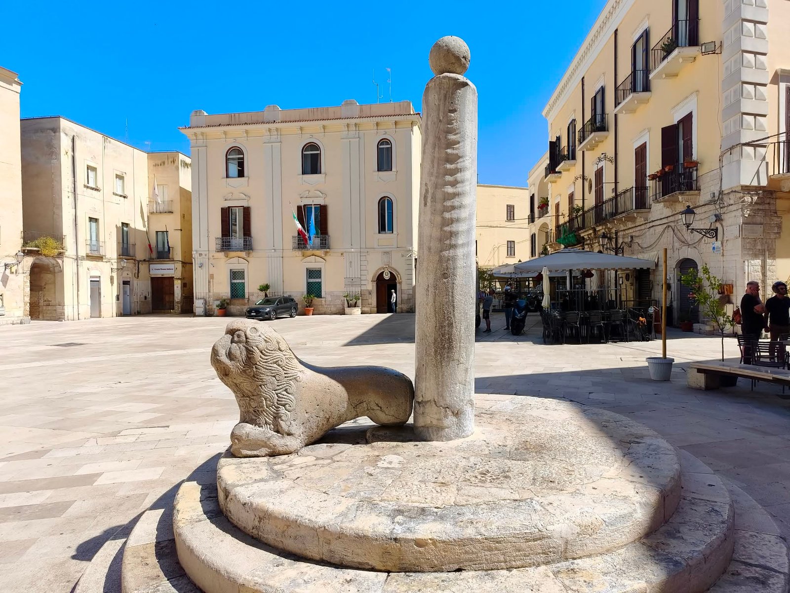 colonna della giustizia piazza mercantile bari