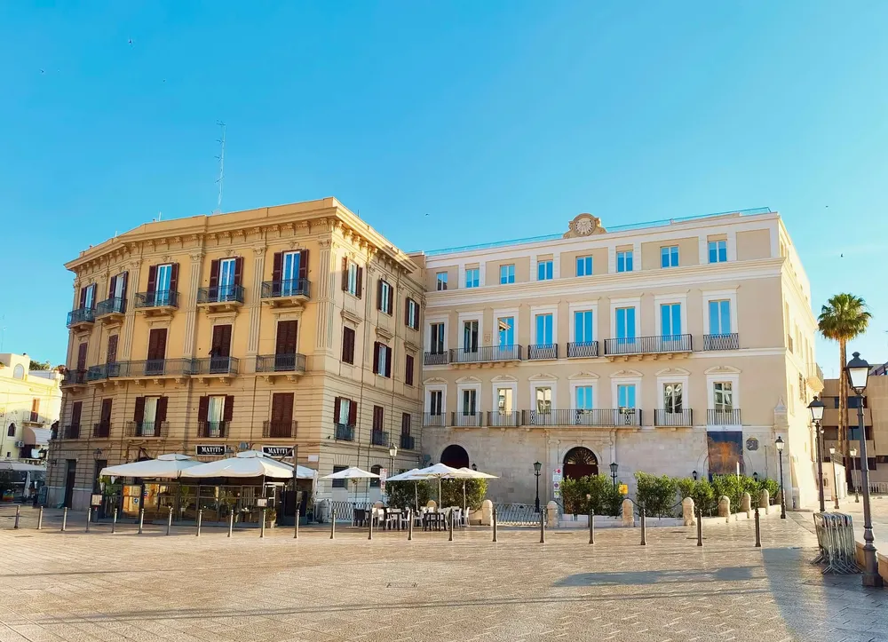 piazza del ferrarese bari vecchia bari