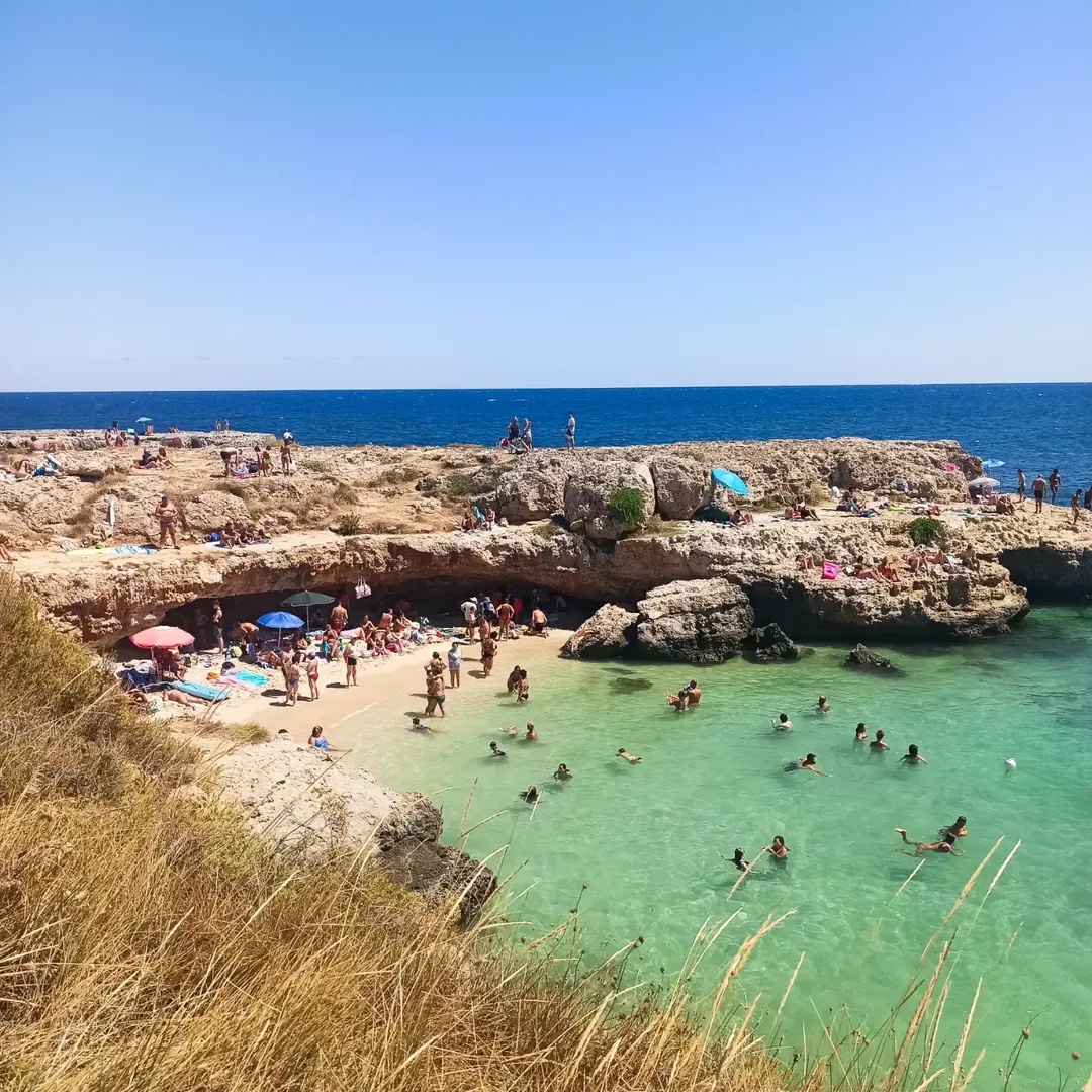 Le migliori spiagge libere di Capitolo (Monopoli) 23 spiaggia cala 3 buchi monopoli